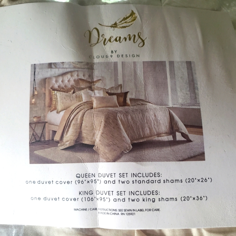 Just In: Brand New Cloud9 Dreams Sparkly Gold Queen Duvet Set